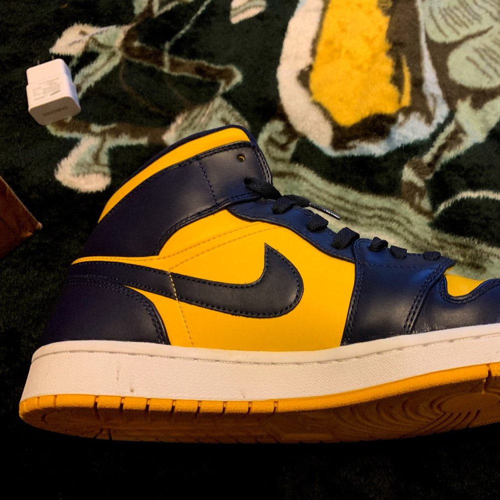 Air Jordan 1 Mid 'Michigan' Mens Sneakers Size 12